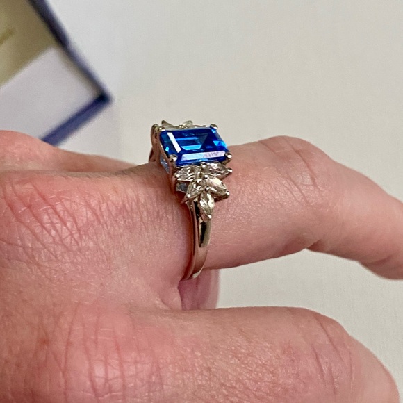 Blue Topaz Sterling Silver Ring Size 8 - Picture 8 of 11